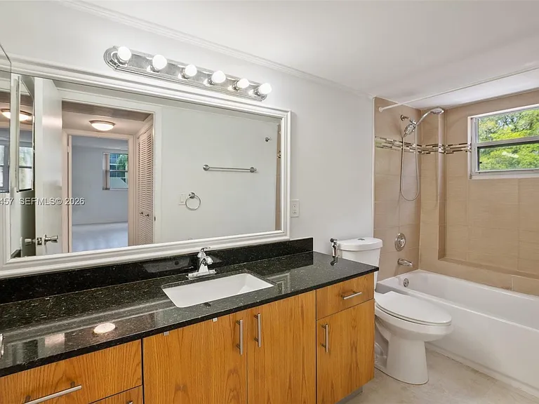 8373 Lake Dr #201 — Photo 5