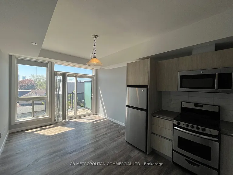335 College St #305 — Photo 2