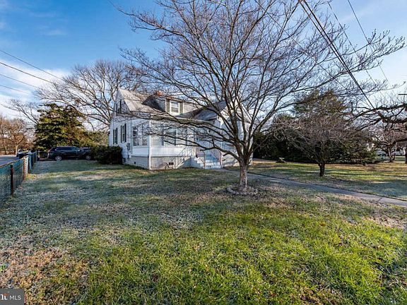 4th image of 1044 Bell Ave