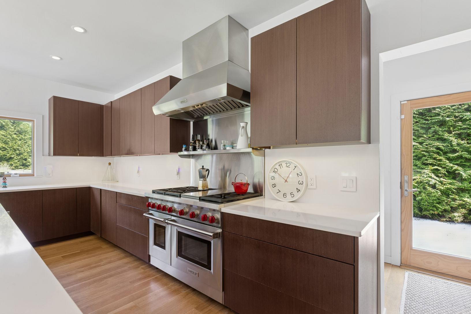  loads of cabinetry and fabulously equipped kitchen