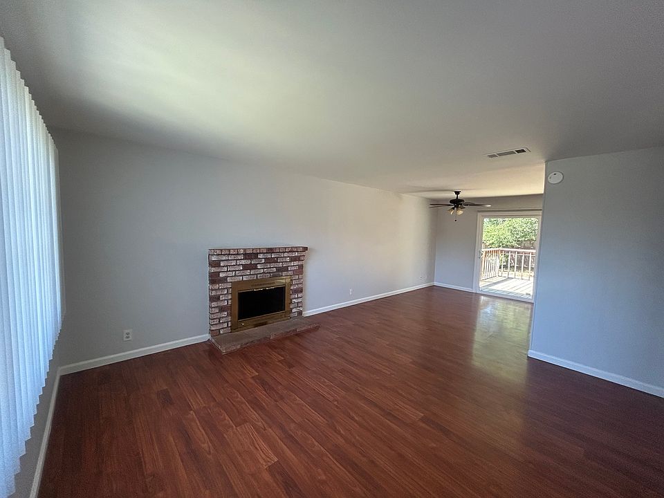 1st image of 137 Chapman Ct