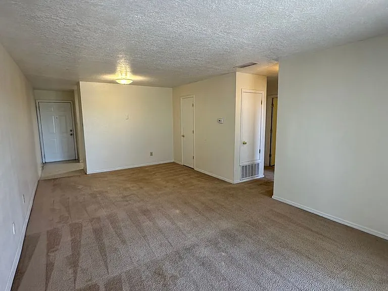 Echols 1500 - Sedona Apartments — Photo 8