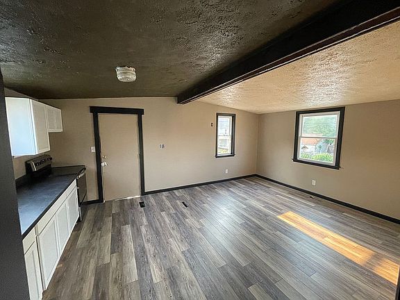2nd image of 2501 Benninghofen Ave