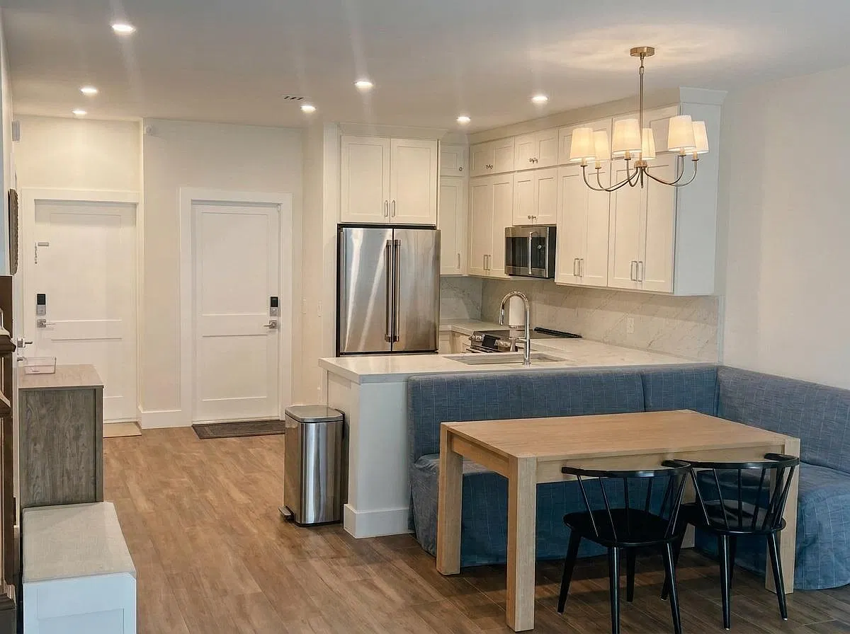 2 bed, 2.0 bath, 1464 sqft, $6,000 — Photo 3