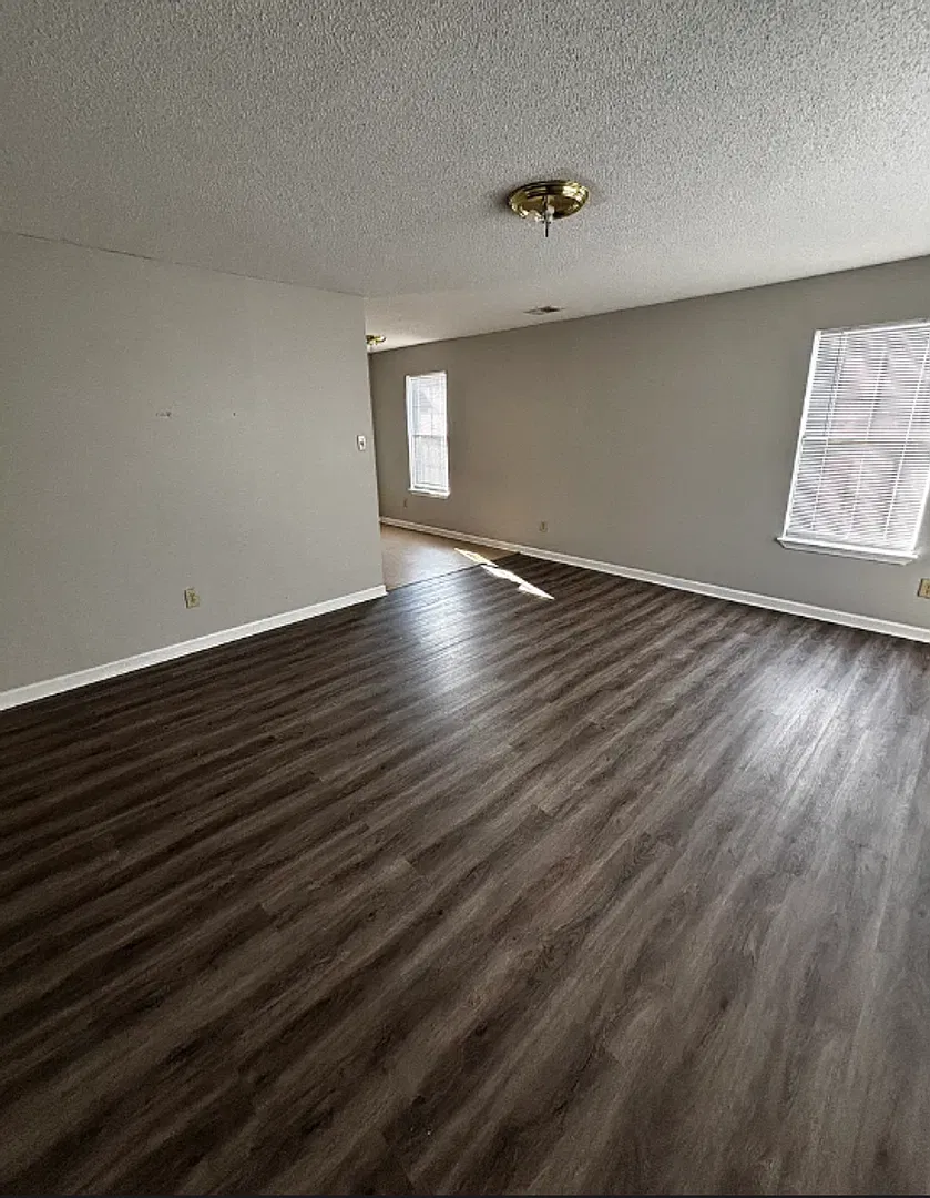 106 Hines Blvd — Photo 3