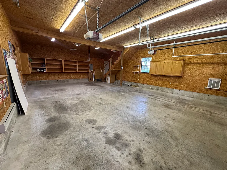 425 E Seneca St — Photo 35