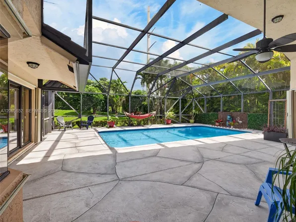 1025 Creekford Dr, Weston, FL 33326