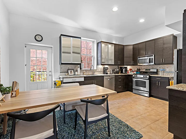 105 Erie St #1 — Photo 6