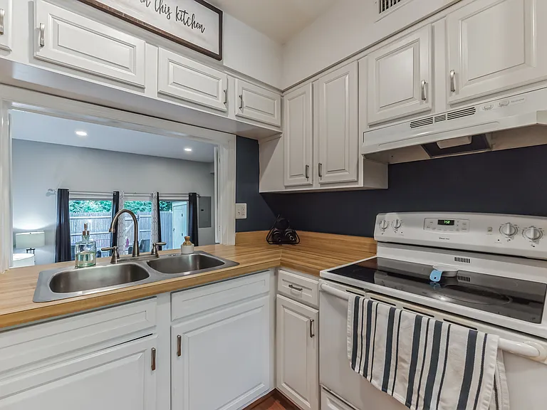 5920 Prince George Dr — Photo 11