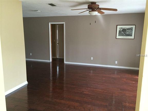3rd image of 1441 Saxon Blvd