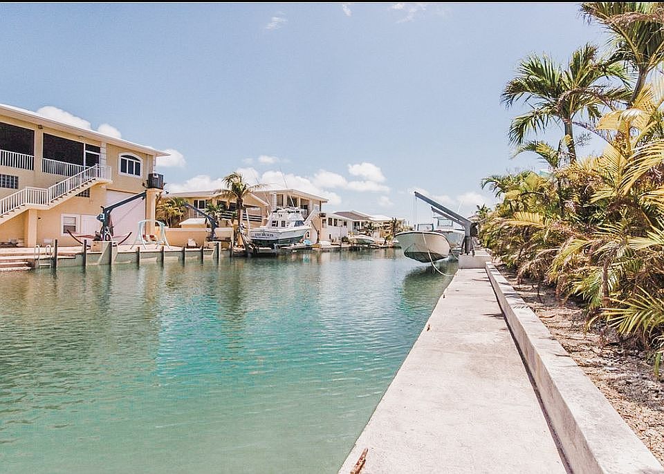 1st image of 555 Caribbean Dr E
