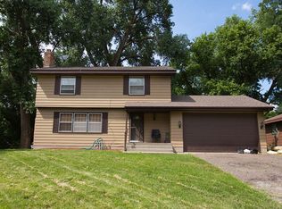 824 Woodbine Ln, Brooklyn Center, MN 55430