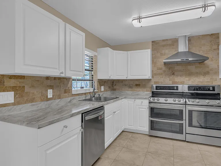 6113 Yucca Dr — Photo 3