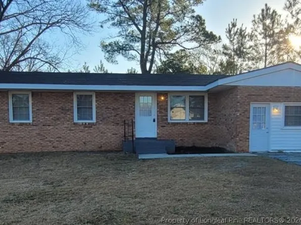 2906 E Brinkley Dr, Spring Lake, NC 28390