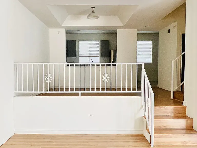 4742 Elmwood Ave #C — Photo 2