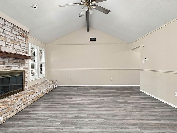 5th image of 906 Spring Tree St