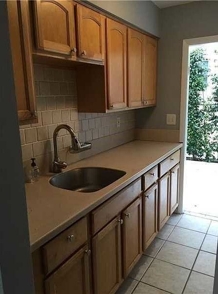 1st image of 710 11th St APT 3
