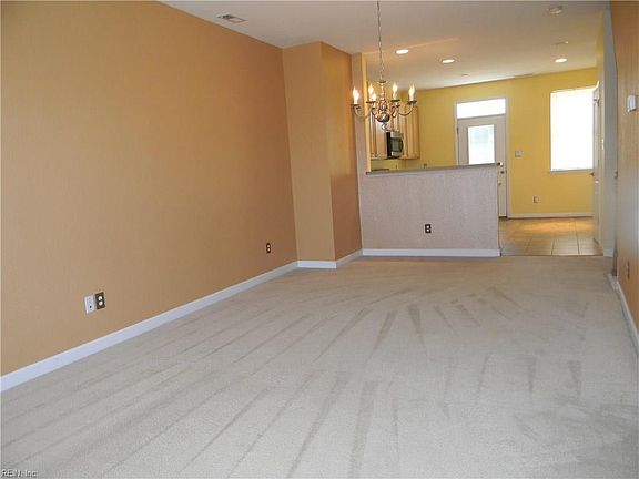 3rd image of 213 Tigerlilly Dr