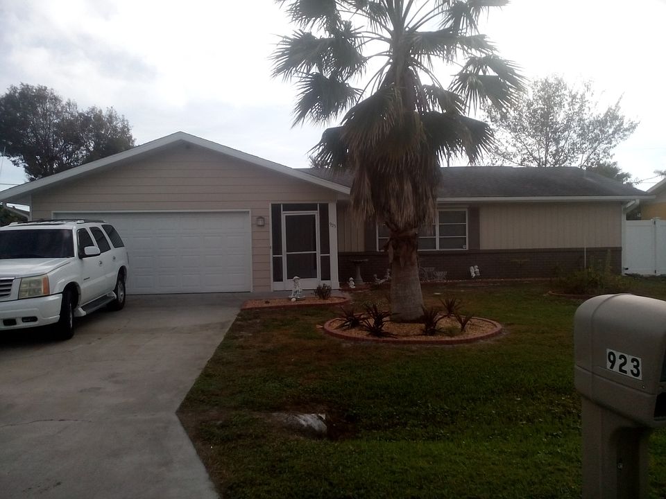 1st image of 923 Roseway Ter