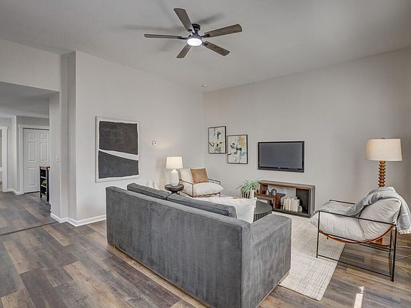 4th image of 309 W 8th St