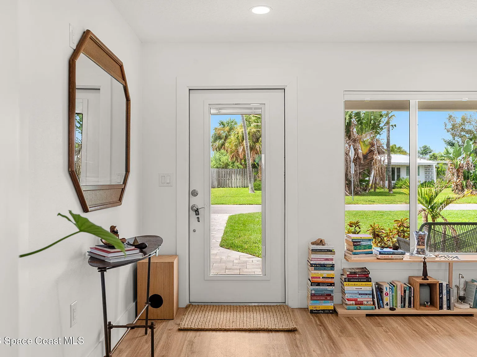 3 bed, 2.0 bath, 1400 sqft, $3,500 — Photo 3