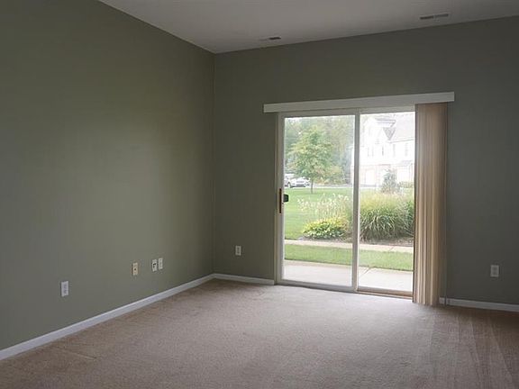 4th image of 9571 Lakeside Dr