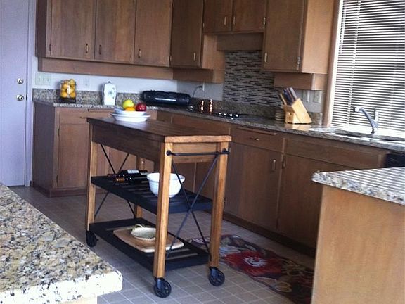 5th image of 4619 NE Loop Dr