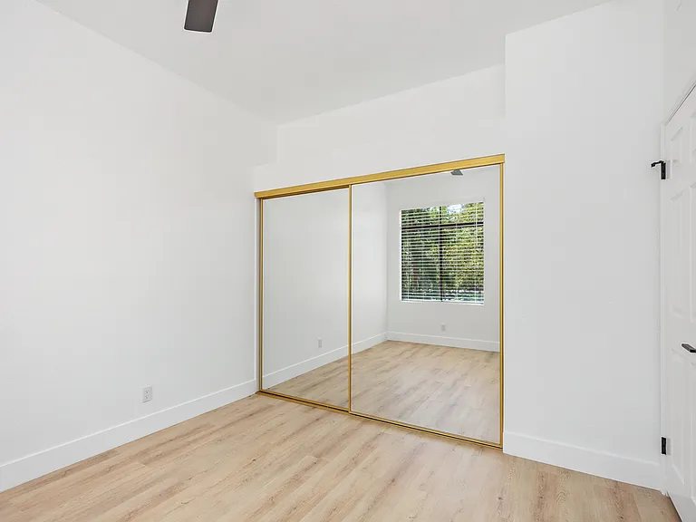 31 Oak Knls — Photo 32