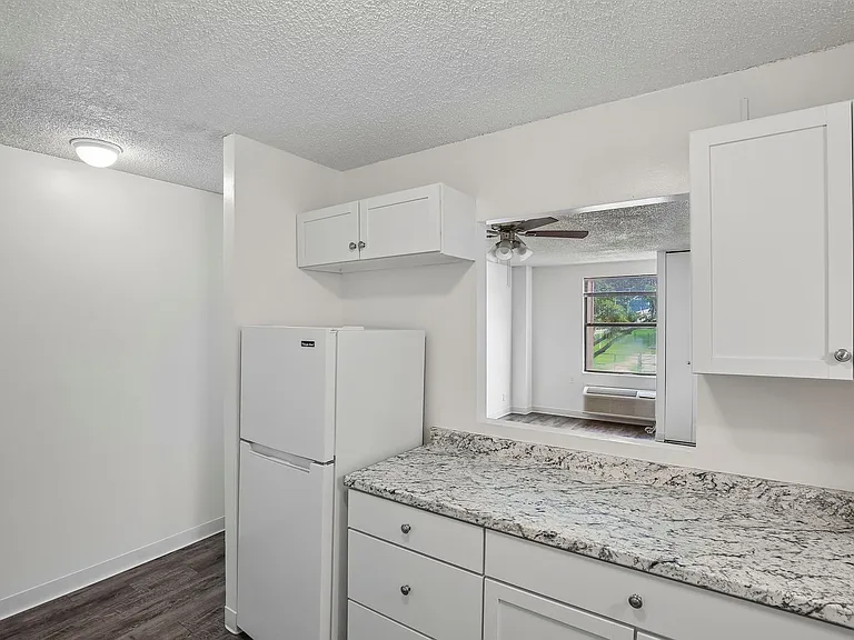 Riverview Apartments — Photo 39