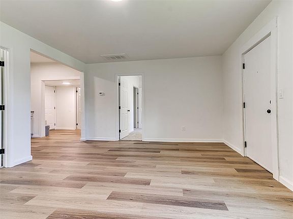 5th image of 601 SE 35th St