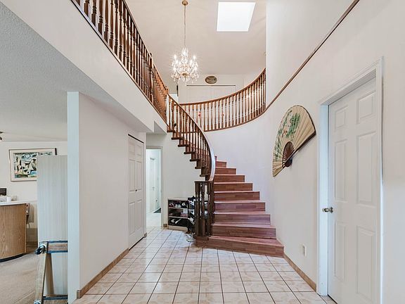 2nd image of 3230 Garden Dr