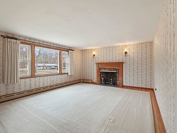 3rd image of 6 Myrtle St