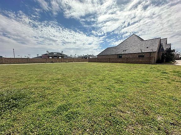 3rd image of 321 Millbrook Pl Lot 23