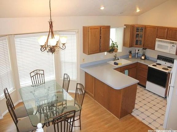 4th image of 3381 S Rose Hollow Ln
