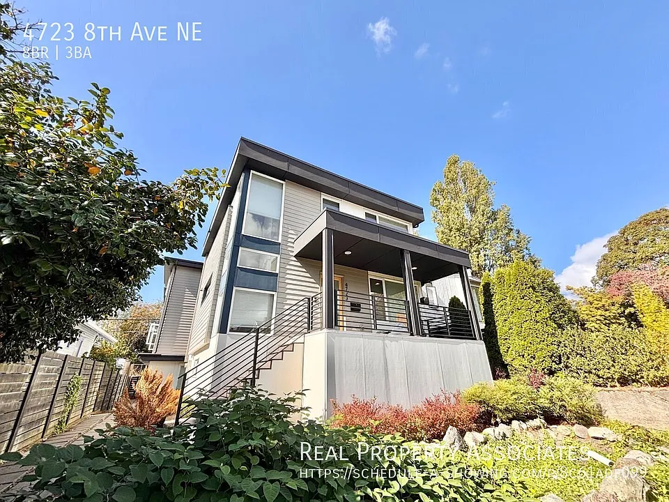 4723 8th Ave NE
