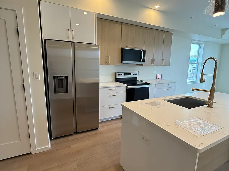 546 Saratoga St #2 — Photo 13