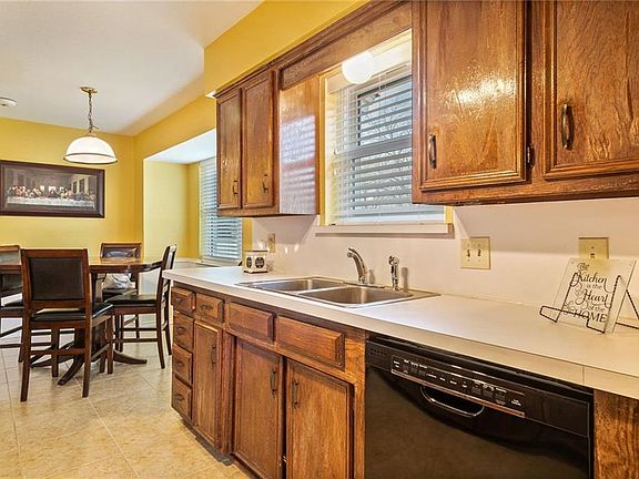 4th image of 2708 Teakwood Ln