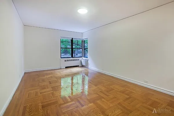 Rented by Anchor Associates | media 14