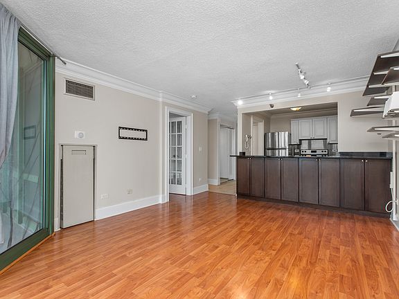 4th image of 111 W Maple St APT 2210