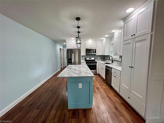 5th image of 700 W Holt St