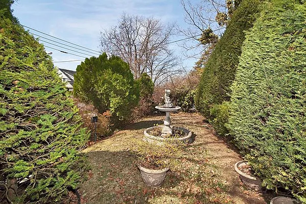 Sold by House-N-Key Realty | media 7