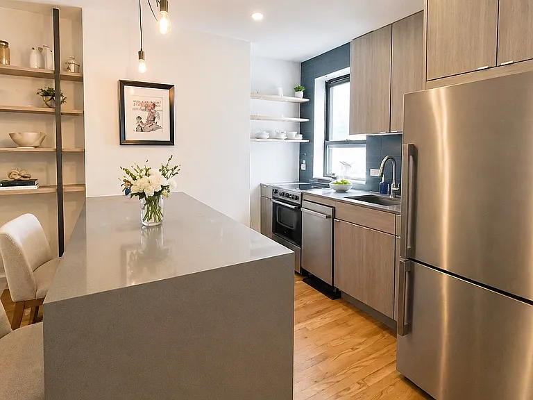 30 3rd St #4L — Photo 1