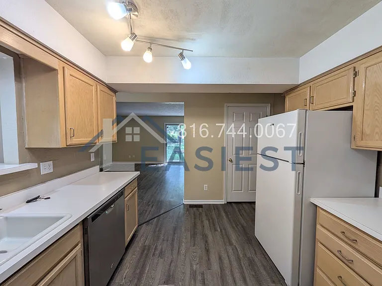 1855 NE Knollbrook St — Photo 10