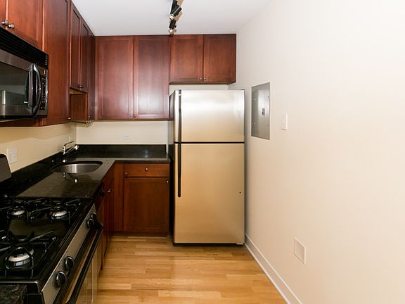3rd image of 625 W Wrightwood Ave #D022