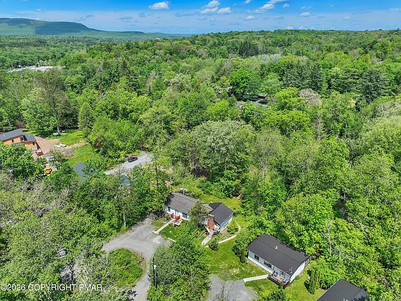 2nd image of 1462&1466 Pocono Ln