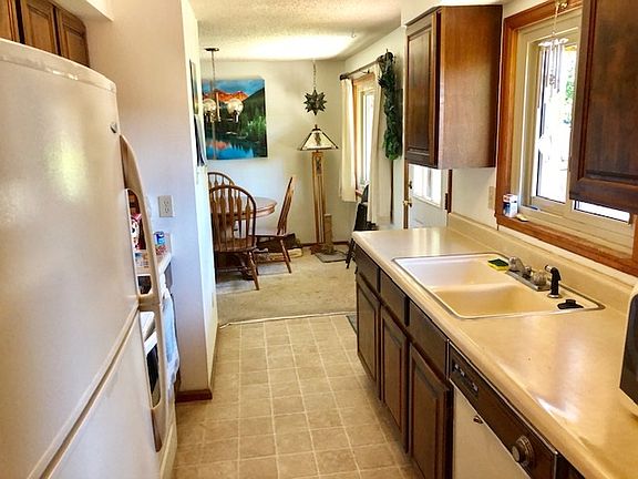 4th image of 975 Indian Hills Dr
