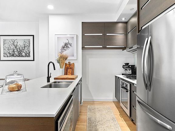 5th image of 541 Washington Ave Unit 310