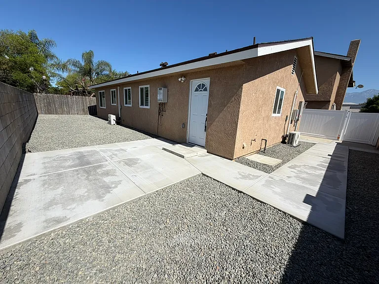 2540 E Dunes St #B — Photo 3