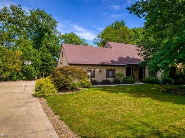 521 Fox Run Trl, Aurora, OH 44202