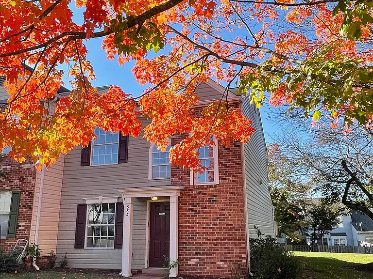 585 Cromwell Ct — Photo 1